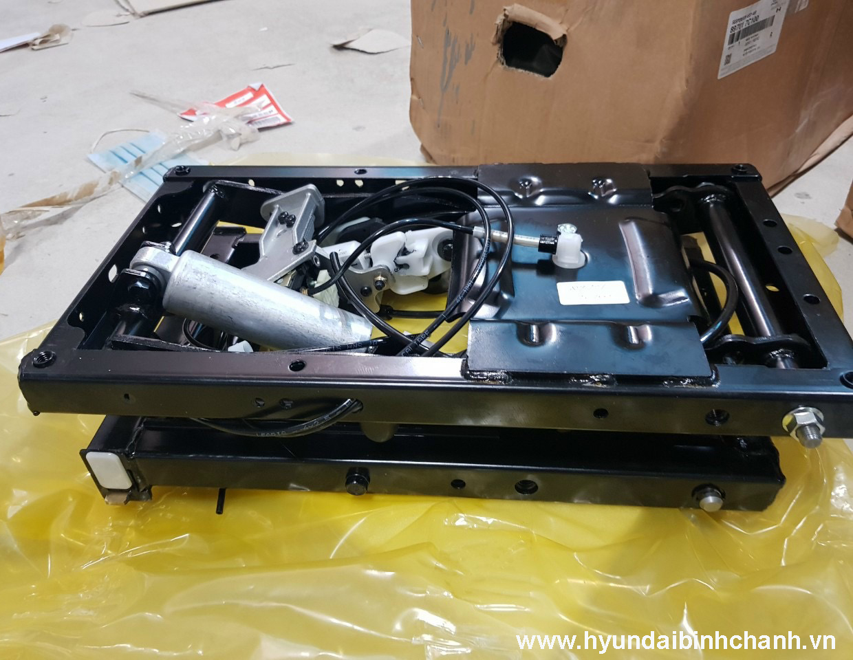 chan-ghe-hoi-hyundai-hd320-hd1000-hd700-xcient.jpg_1