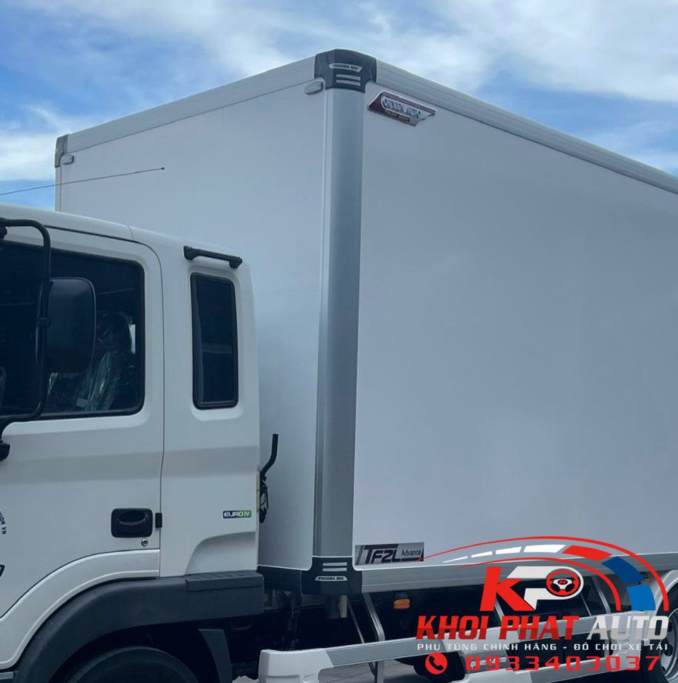 chup-goc-thung-kin-xe-tai-thung-dong-lanh-bao-on-quyen-auto-3.jpg_1