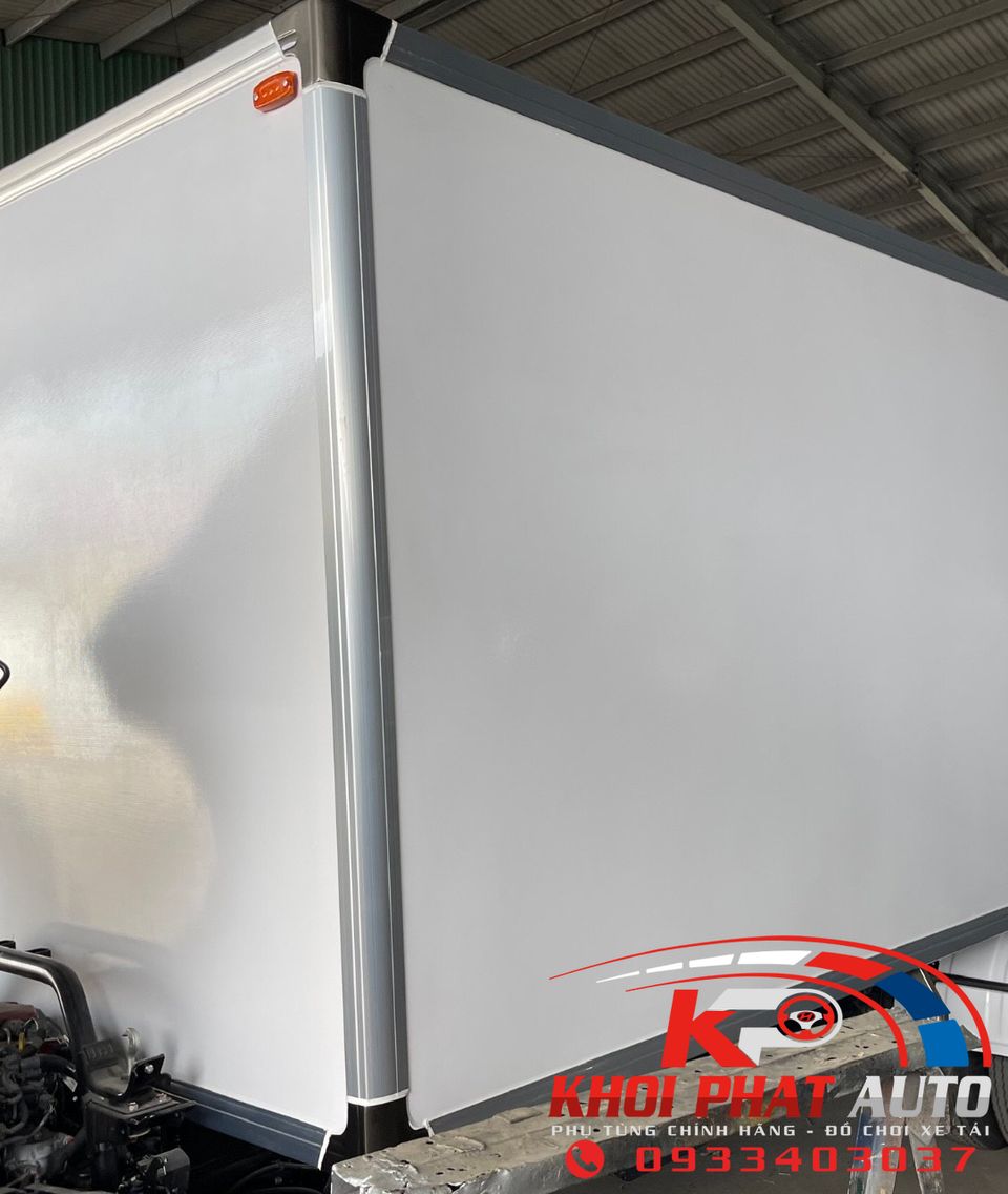 chup-goc-thung-kin-xe-tai-thung-dong-lanh-bao-on-quyen-auto-4.jpg_1