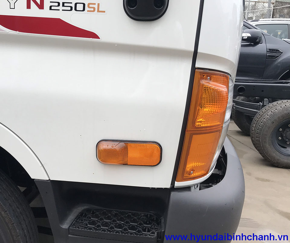 den-nhan-pha-n250-hyundai.jpg