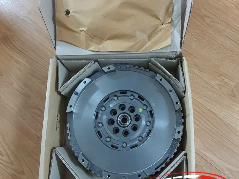 Bánh đà Hyundai Solati 16 chỗ - 232004A200