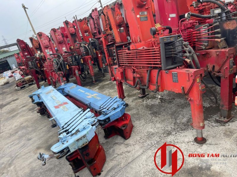 Cần cẩu Unic bãi nhập Nhật Bản cần cẩu nghĩa địa