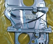 Compa nâng hạ kính Universe 45 chỗ