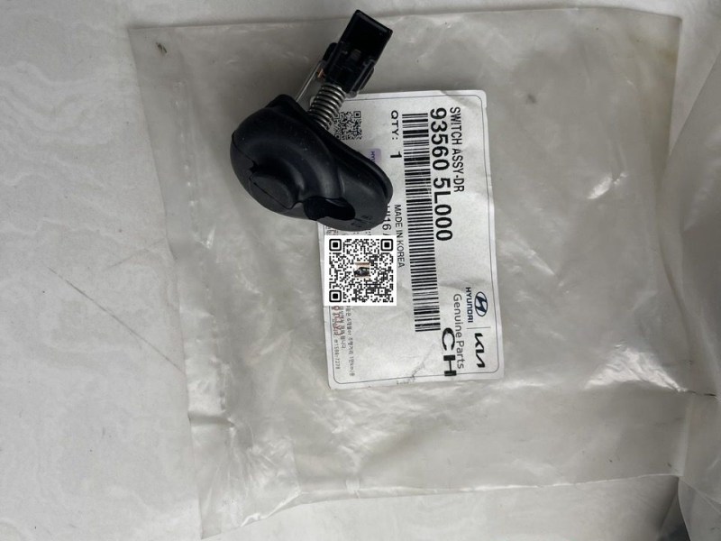 Công tắc báo đèn mở cửa Hyundai HD72 HD99 110S N250 Thaco 650 chính hãng