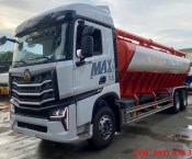 Howo 3 chân bồn chở cám 23 khối trục vích