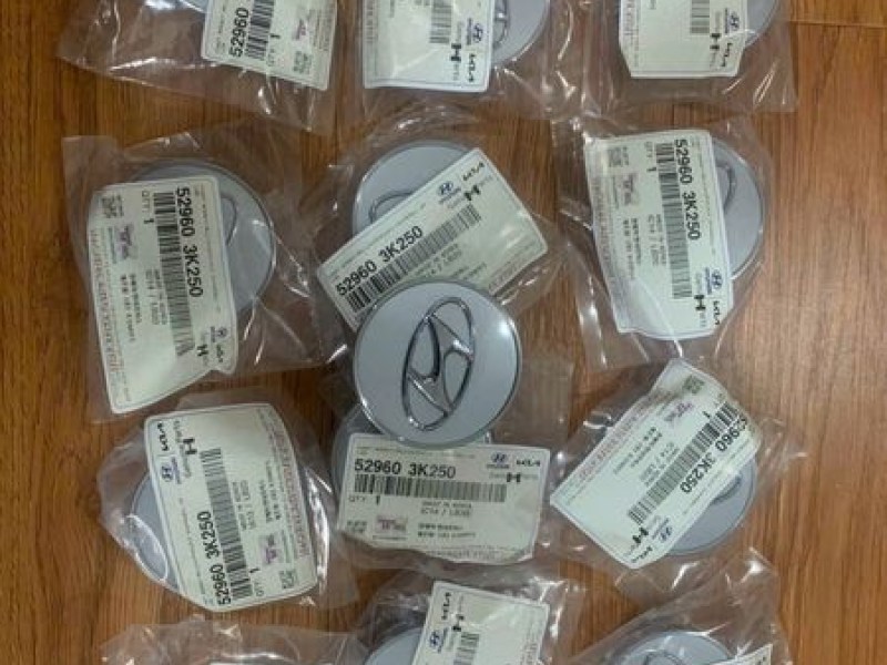 Logo mâm xe Hyundai Solati 16 chỗ chính hãng