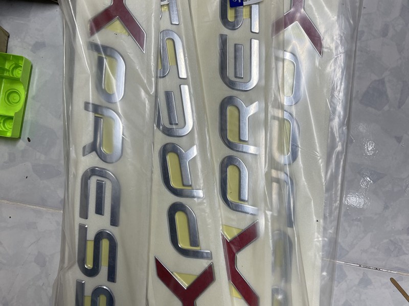 Logo chữ nổi Universe Xpress chữ Logo Universe