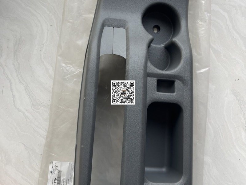 Hộc để ly Hyundai HD72 Ốp cần thắng tay Hyundai 3,5 tấn