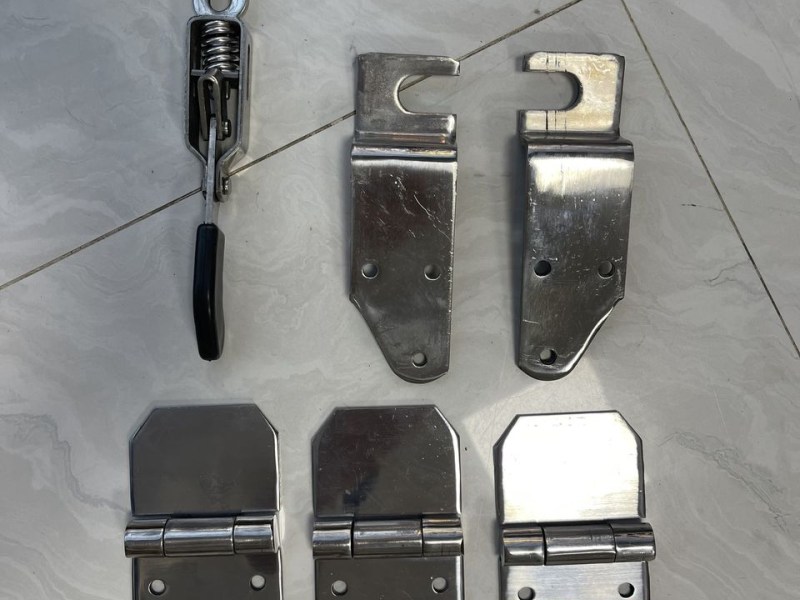 Pát cong thùng xe tải bát bắt bửng thùng