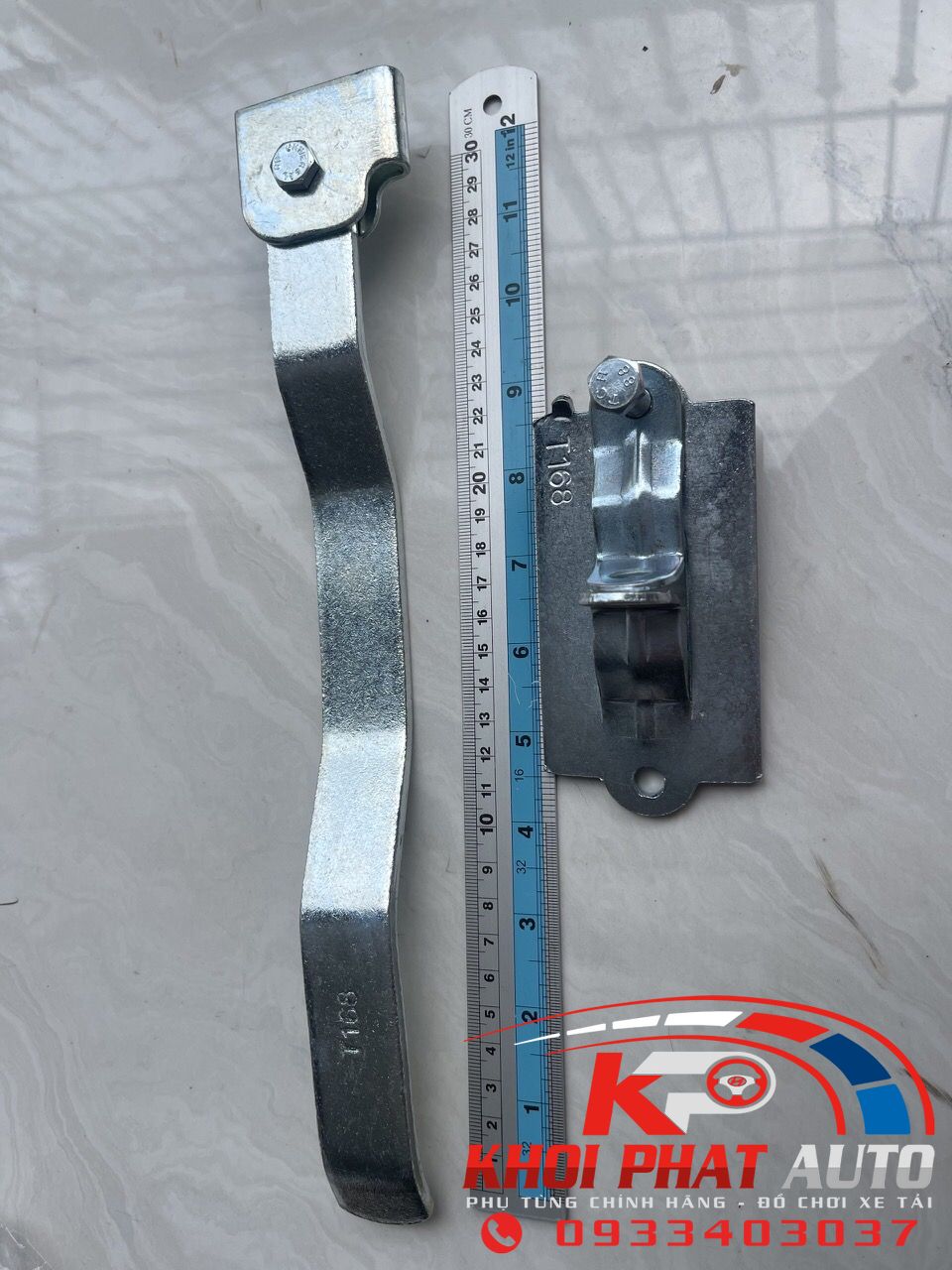 tay-gat-khoa-thung-xe-tai-3.jpg_1